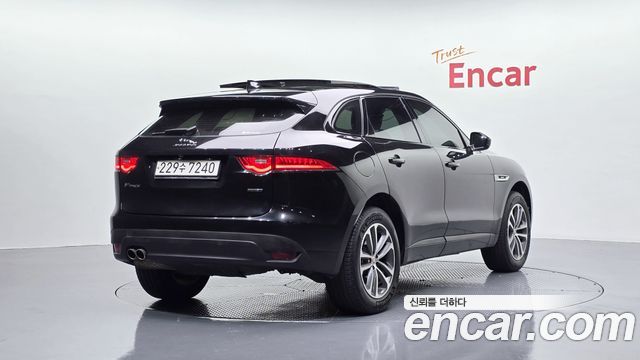 Jaguar F-PACE 2017 — photo 2