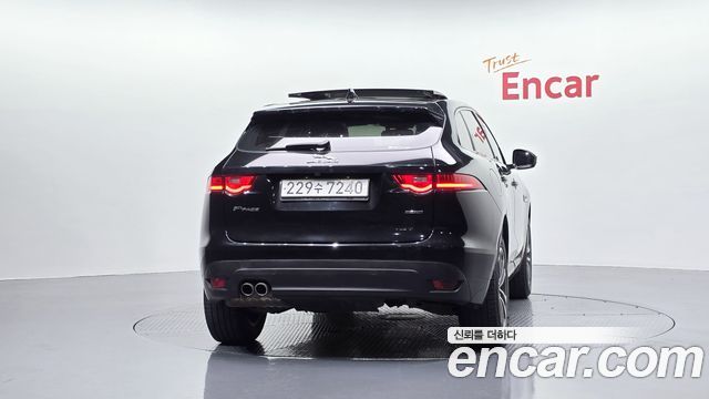 Jaguar F-PACE 2017 — photo 4