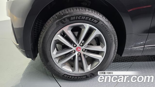 Jaguar F-PACE 2017 — photo 5