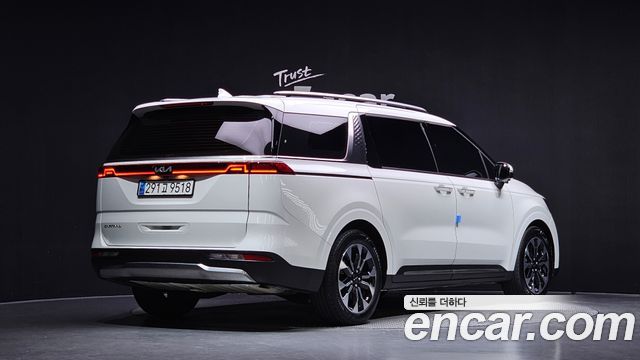 Kia Canival 2023 — photo 2
