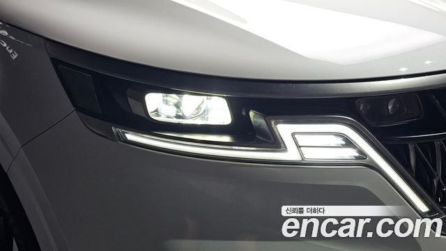 Kia Canival 2023 — photo 8