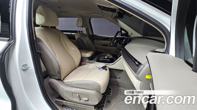Kia Canival 2023 — photo 16