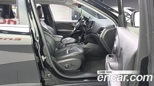 Jeep Cherokee 2019 — photo 17