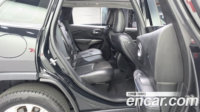 Jeep Cherokee 2019 — photo 18