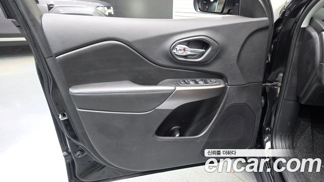 Jeep Cherokee 2019 — photo 14