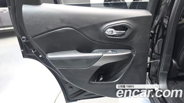 Jeep Cherokee 2019 — photo 15