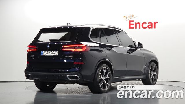 BMW X5 2021 — photo 2