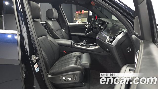 BMW X5 2021 — photo 17