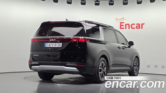 Kia Canival 2023 — photo 2
