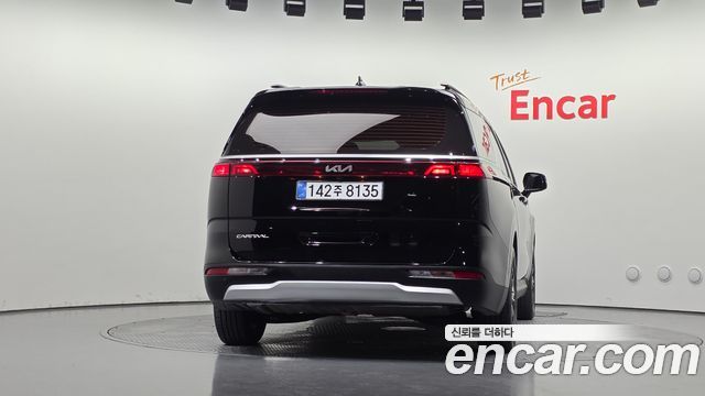 Kia Canival 2023 — photo 4