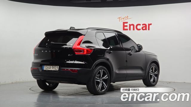 Volvo XC40 2021 — photo 2