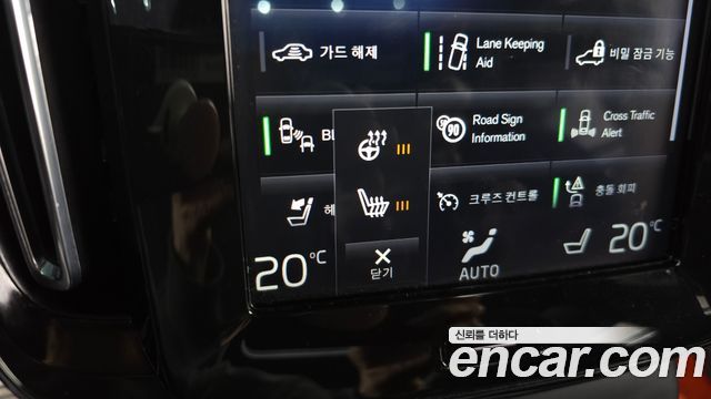 Volvo XC40 2021 — photo 17