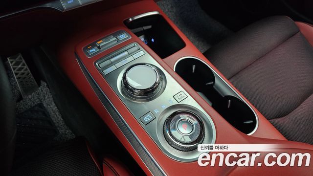 Genesis GV70 2023 — photo 12