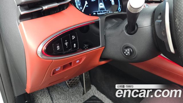 Genesis GV70 2023 — photo 25