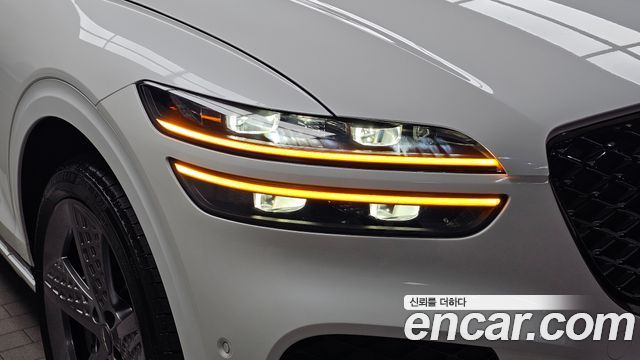 Genesis GV70 2023 — photo 8