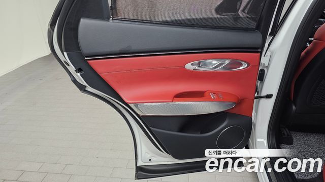 Genesis GV70 2023 — photo 15