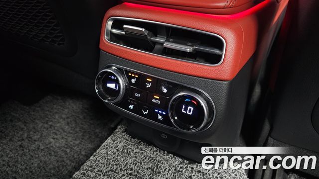 Genesis GV70 2023 — photo 31