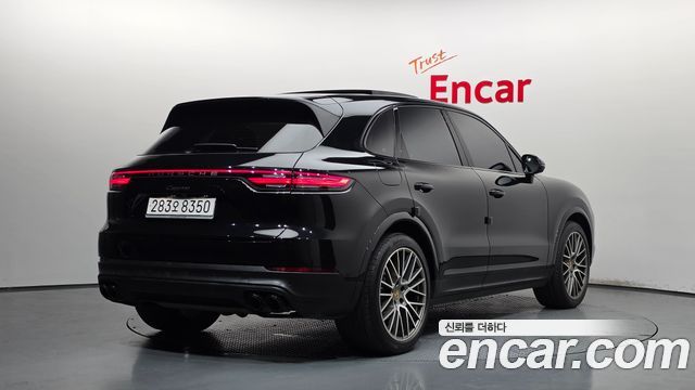 Porsche Cayenne 2023 — photo 2