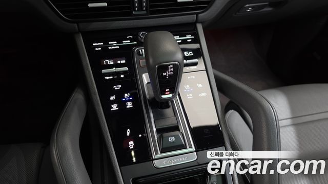 Porsche Cayenne 2023 — photo 12