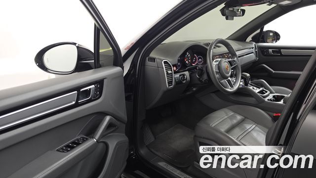 Porsche Cayenne 2023 — photo 13