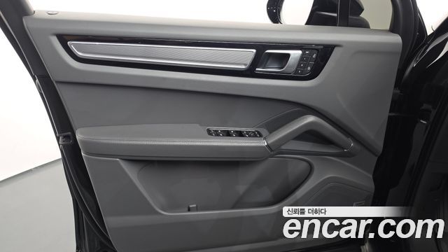 Porsche Cayenne 2023 — photo 14
