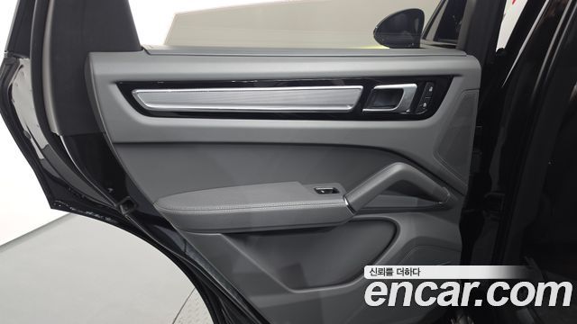 Porsche Cayenne 2023 — photo 15
