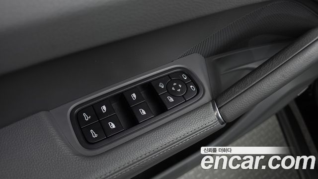 Porsche Cayenne 2023 — photo 30