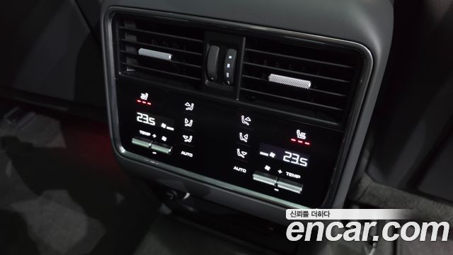 Porsche Cayenne 2023 — photo 34