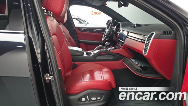 Porsche Cayenne 2020 — photo 11