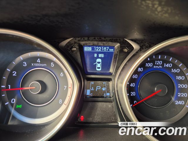 Hyundai AVANTE 2013 — photo 8