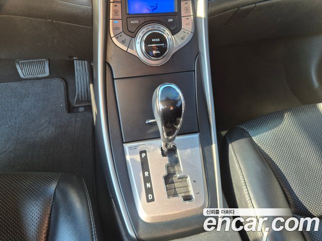 Hyundai AVANTE 2013 — photo 9