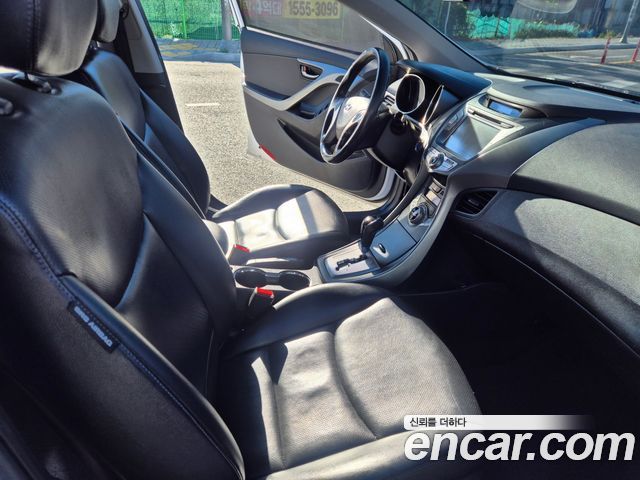 Hyundai AVANTE 2013 — photo 10