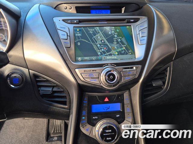Hyundai AVANTE 2013 — photo 11