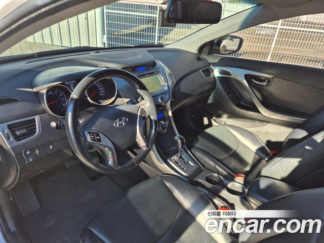 Hyundai AVANTE 2013 — photo 12