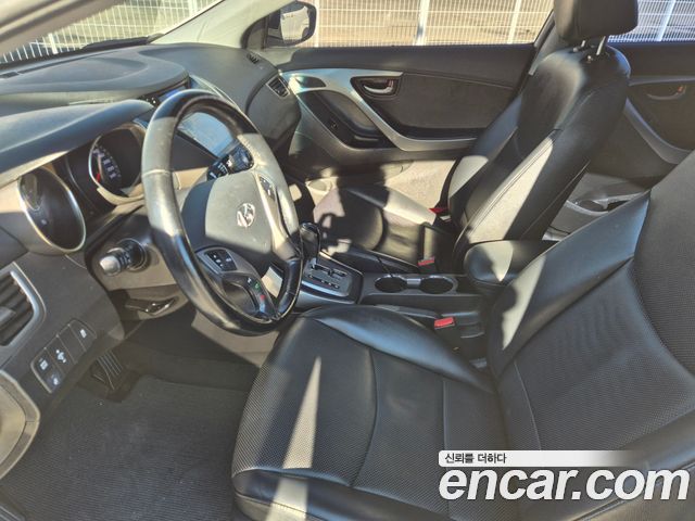 Hyundai AVANTE 2013 — photo 13
