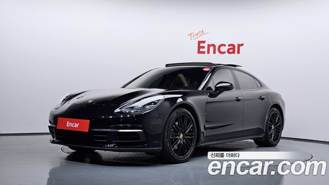 Porsche Panamera 2018 — photo 1