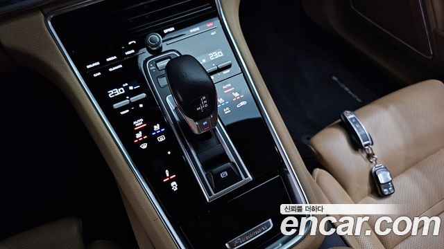 Porsche Panamera 2018 — photo 12