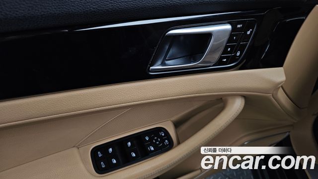 Porsche Panamera 2018 — photo 26