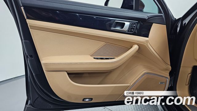 Porsche Panamera 2018 — photo 14