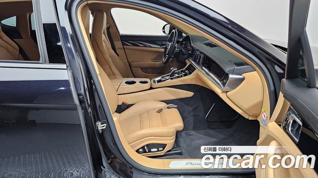 Porsche Panamera 2018 — photo 16