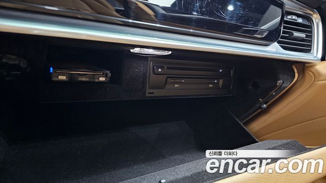 Porsche Panamera 2018 — photo 31