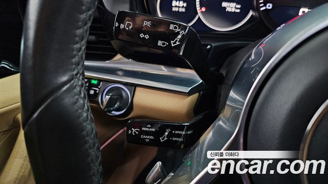 Porsche Panamera 2018 — photo 36