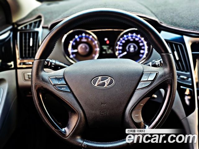 Hyundai Sonata 2010 — photo 11