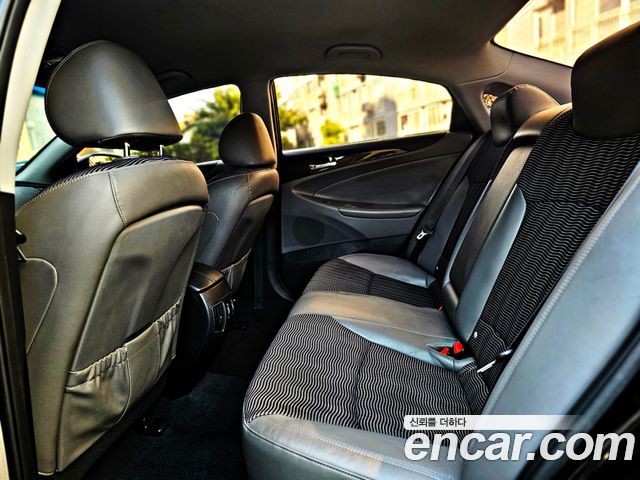 Hyundai Sonata 2010 — photo 13