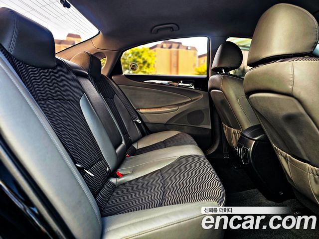 Hyundai Sonata 2010 — photo 15