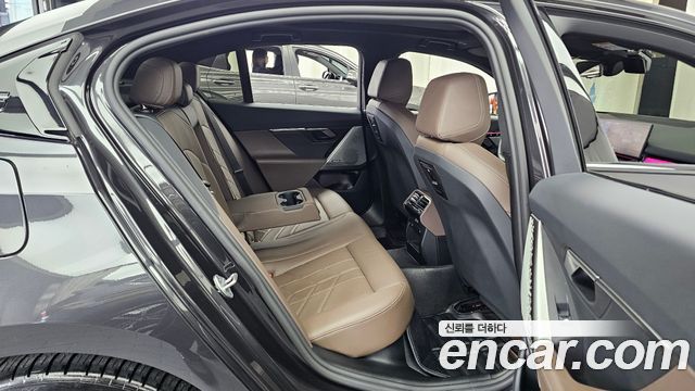 BMW 5-Series 2025 — photo 17