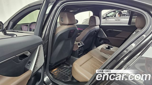 BMW 5-Series 2025 — photo 18
