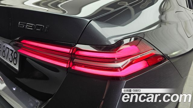 BMW 5-Series 2025 — photo 9