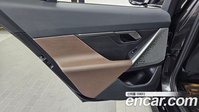 BMW 5-Series 2025 — photo 15