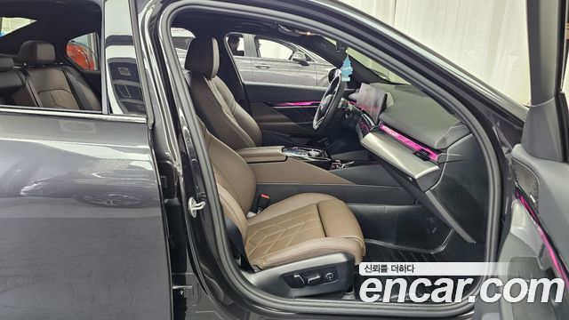 BMW 5-Series 2025 — photo 16
